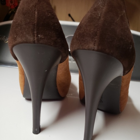 Heels - Picture 3 of 3